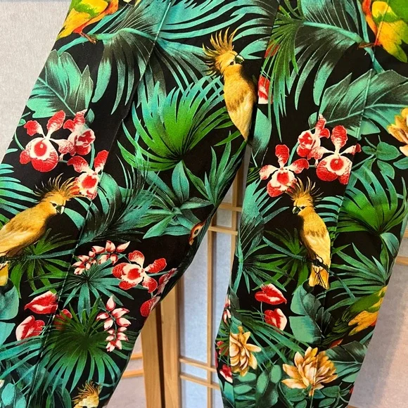 Laura Byrnes Pinup Tropical Parrot Print Pants - Picture 4 of 8